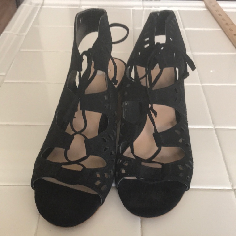 BP Decker Perforated Lace up block heel sandal 8.5